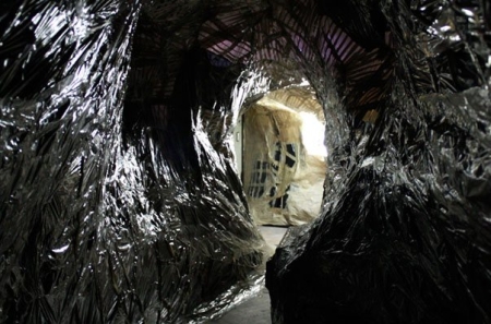 Zdjecie z wystawy ''Kopalnia i Fantom'', ponury korytarz Marcina Dudka
